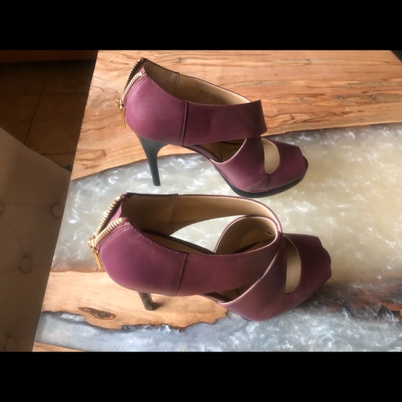 Gorgeous Michael kors plum purple heels - Picture 5 of 6